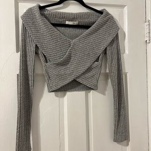 Aritzia Wilfred Free V-Neck Crop Long Sleeve